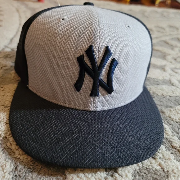 New Era 59Fifty Fitted New York Yankees Ball Cap MLB 7 5/8 - Picture 1 of 6